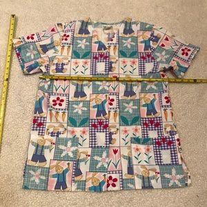 🦋 Simply basic scrub top M bunnies tulips daisies